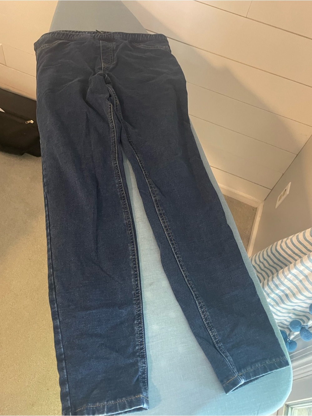 HUE Women’s Dark Blue Stretch Jeggings